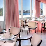 Izan Cavanna Hotel