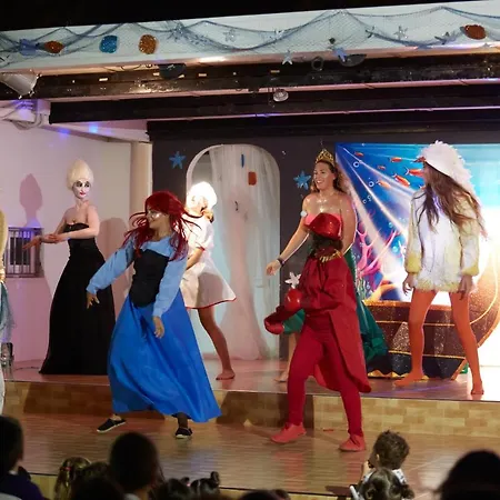 酒店 Izan Cavanna 4*