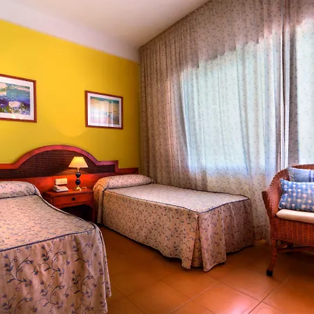 Hotel Izan Cavanna 4*