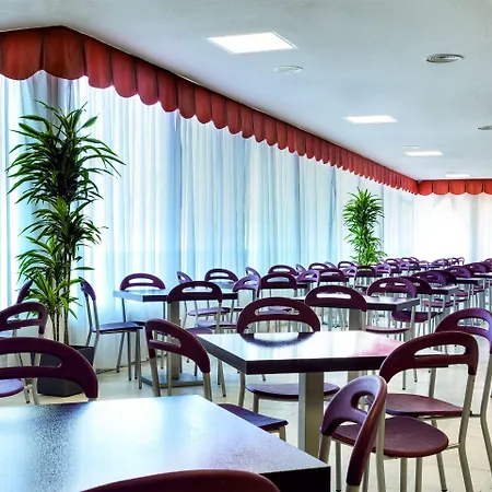 Izan Cavanna 4* 拉曼加戴尔马尔梅纳