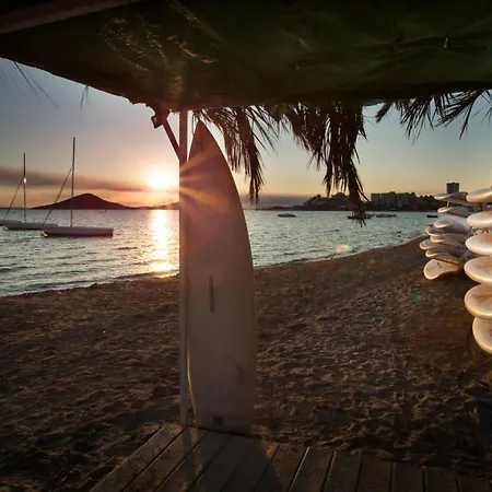 酒店 Izan Cavanna 4*