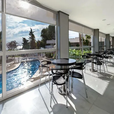 Hotel Izan Cavanna