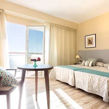 Izan Cavanna Hotel 4*